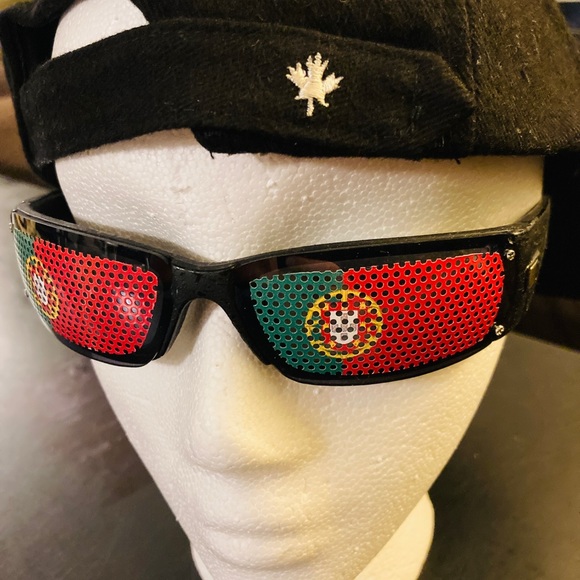 Chablis Cap ‘CANADIAN’ By Serie Graffic - Picture 8 of 12